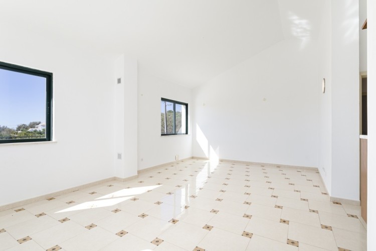 Okouzlující, prostorná vila s bazénem, výhledem na moře a hory na prodej, Loulé, Algarve