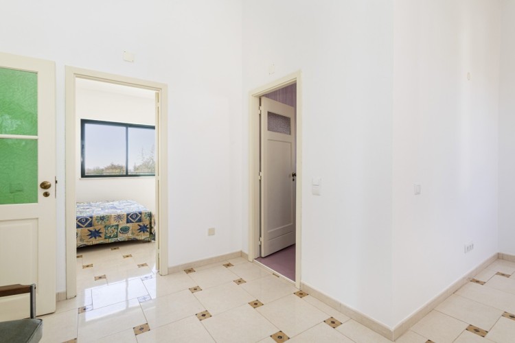 Okouzlující, prostorná vila s bazénem, výhledem na moře a hory na prodej, Loulé, Algarve
