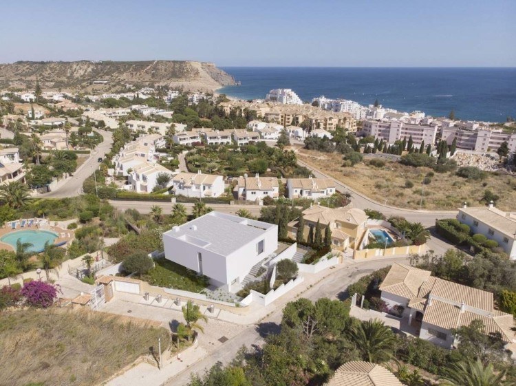 Nová, moderní vila s výhledem na moře a bazénem na prodej, Lagos, Algarve