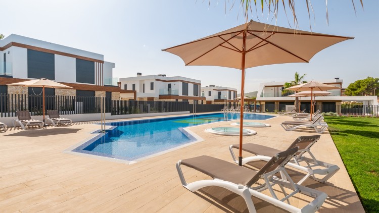 Nové luxusní vily a bungalovy na pobřeží, Cala Ratjada, Mallorca
