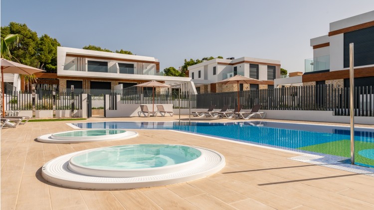 Nové luxusní vily a bungalovy na pobřeží, Cala Ratjada, Mallorca