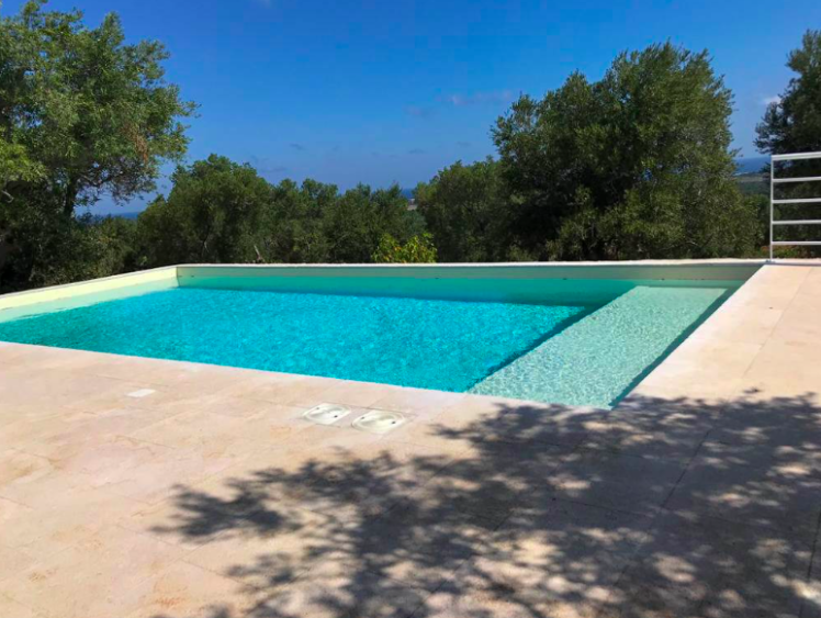 Moderní vila s bazénem u Carovigna