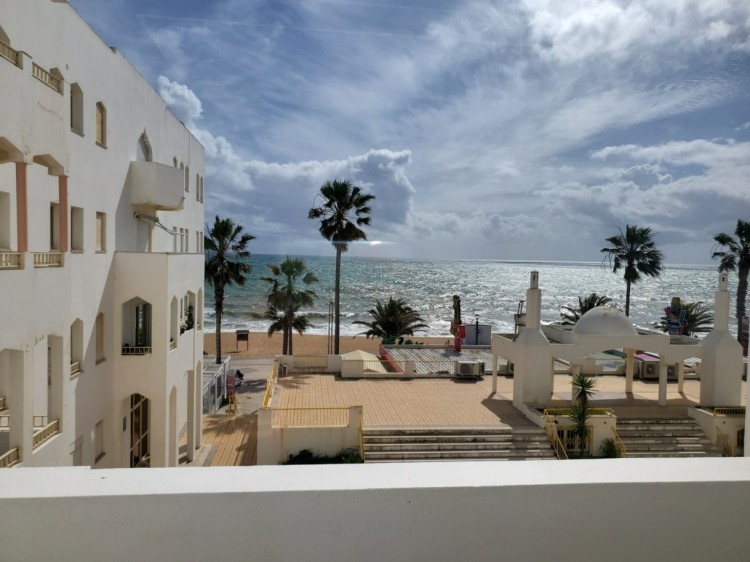 Moderní apartmán 50m od pláže s výhledem na moře na prodej, Algarve