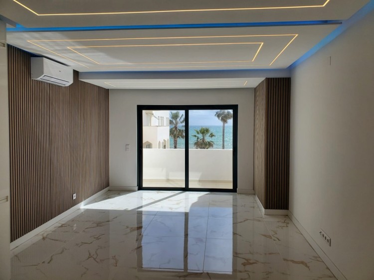 Moderní apartmán 50m od pláže s výhledem na moře na prodej, Algarve