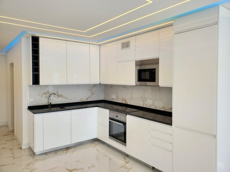 Moderní apartmán 50m od pláže s výhledem na moře na prodej, Algarve