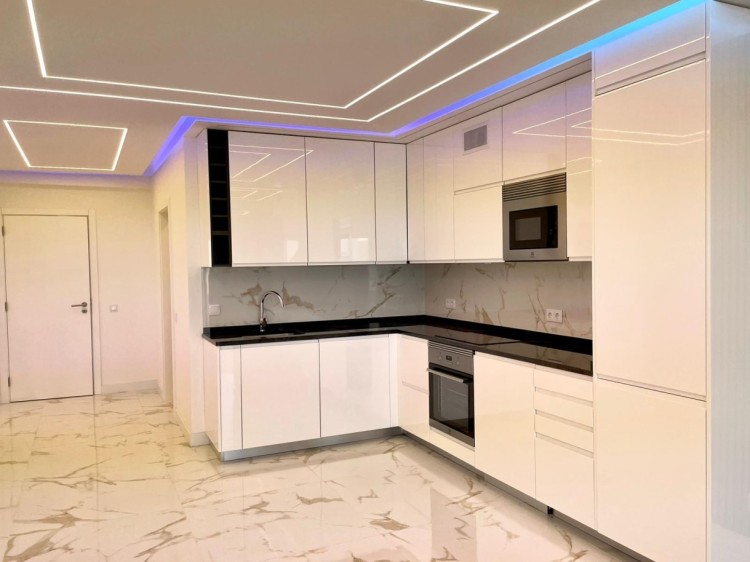 Moderní apartmán 50m od pláže s výhledem na moře na prodej, Algarve