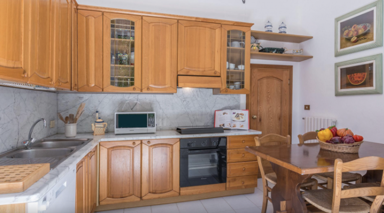 Šarmantní vila pár kroků od moře na prodej v Toskánsku