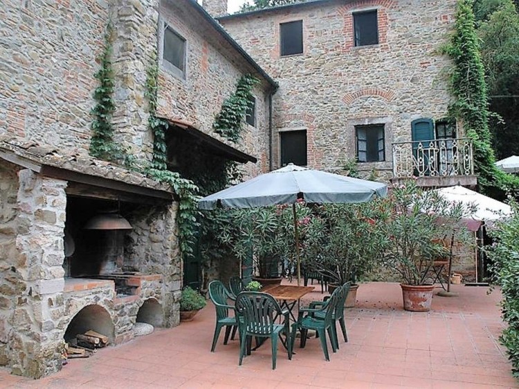 Starobylý dům v Castagneto Carducci