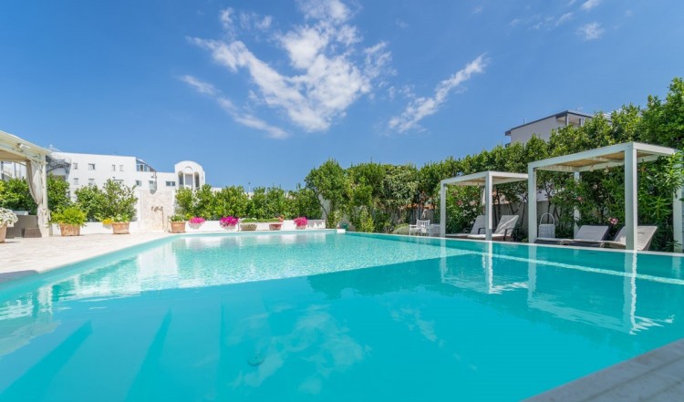 Exkluzivní vila s bazénem a lázněmi v Olbia