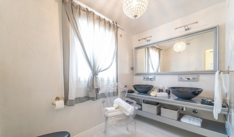 Exkluzivní vila s bazénem a lázněmi v Olbia
