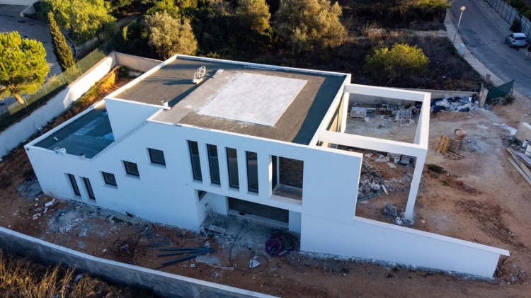 Luxusní vila s bazénem a výhledem na moře na prodej, Carvoeiro, Algarve