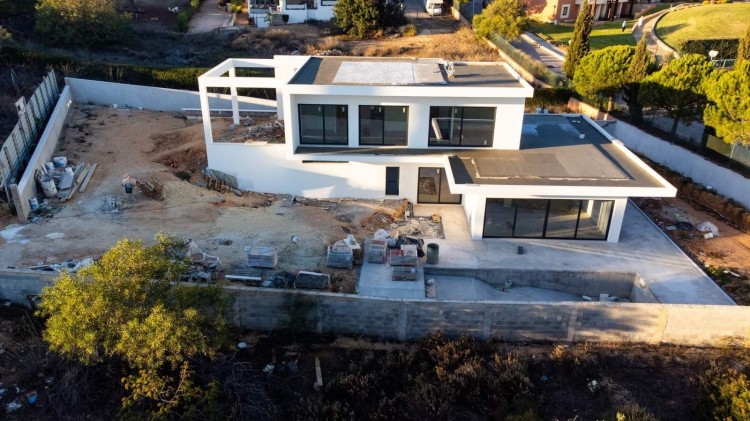 Luxusní vila s bazénem a výhledem na moře na prodej, Carvoeiro, Algarve