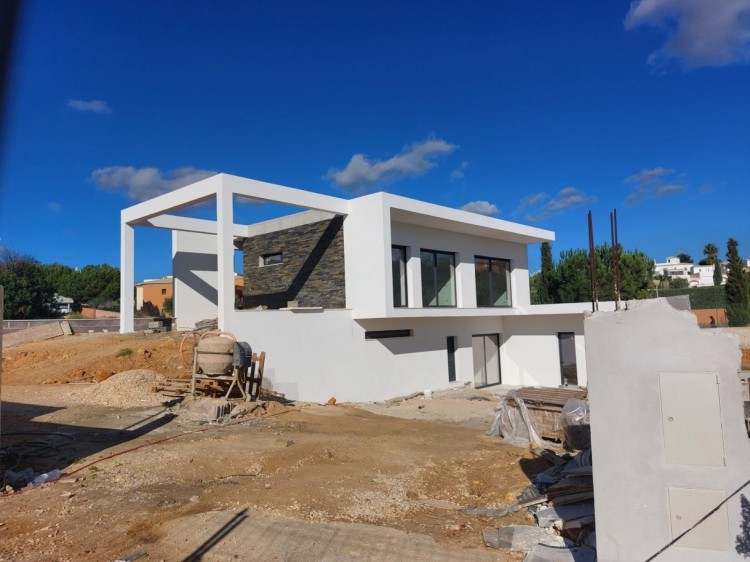 Luxusní vila s bazénem a výhledem na moře na prodej, Carvoeiro, Algarve