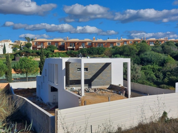 Luxusní vila s bazénem a výhledem na moře na prodej, Carvoeiro, Algarve