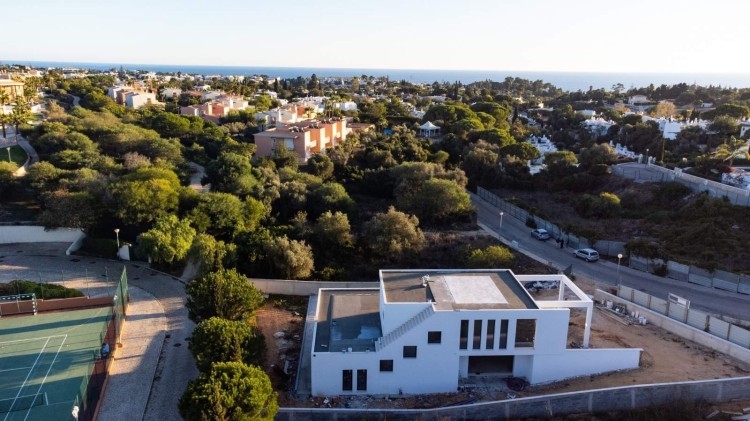 Luxusní vila s bazénem a výhledem na moře na prodej, Carvoeiro, Algarve