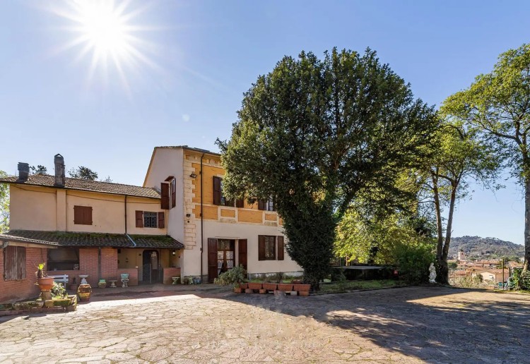 Luxusní historická vila na prodej v Camaiore