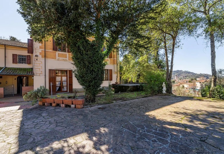 Luxusní historická vila na prodej v Camaiore