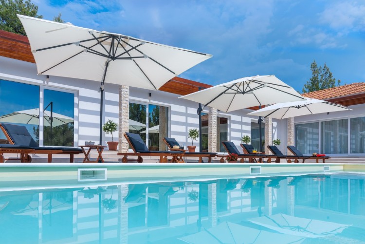 Luxusní dům s bazénem na předměstí Šibeniku