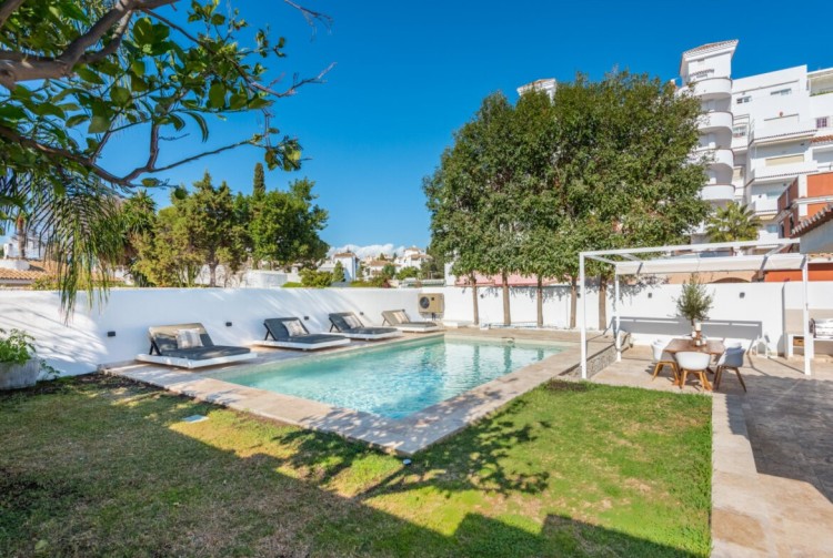 Krásná vila na prodej v Nueva Andalucia, Estepona
