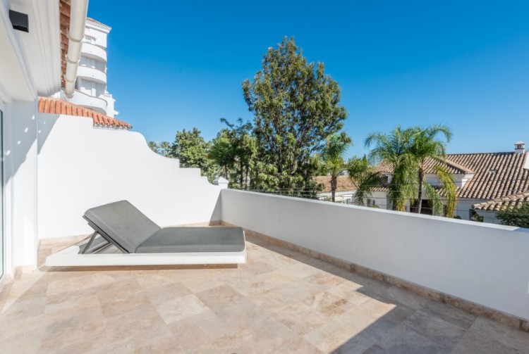 Krásná vila na prodej v Nueva Andalucia, Estepona