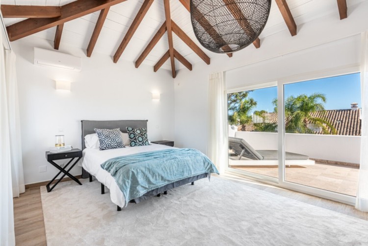 Krásná vila na prodej v Nueva Andalucia, Estepona