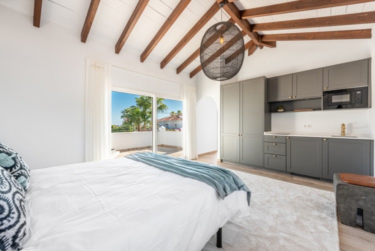 Krásná vila na prodej v Nueva Andalucia, Estepona
