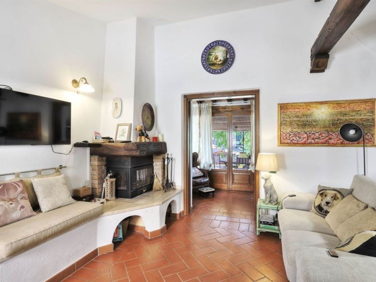 Rustikální vila na prodej v Sasetta