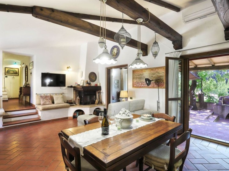 Rustikální vila na prodej v Sasetta