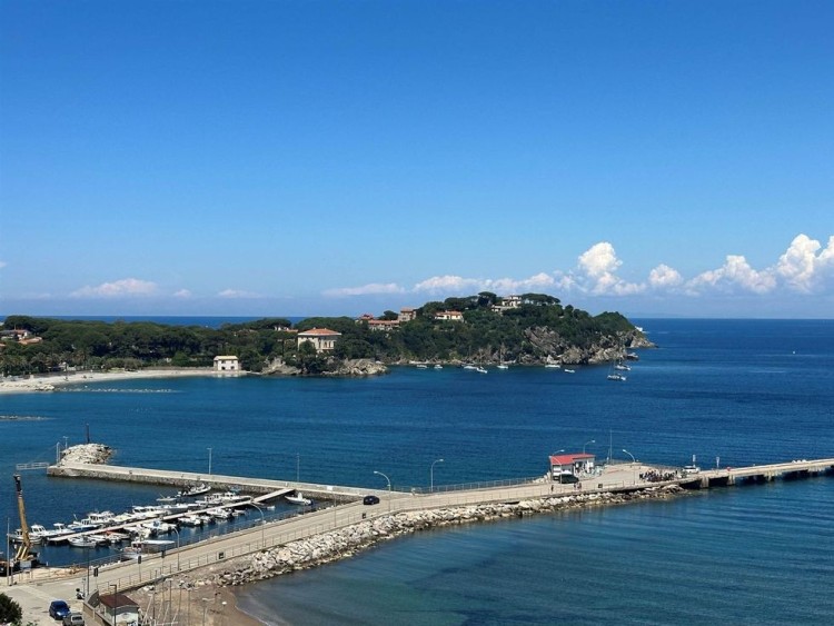 Krásný byt na prodej s výhledem na moře, Cavo, Elba