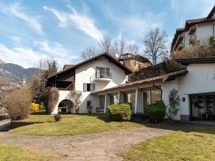 Historická vila s parkem v centru Cavalese na prodej, Dolomity