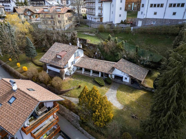 Historická vila s parkem v centru Cavalese na prodej, Dolomity