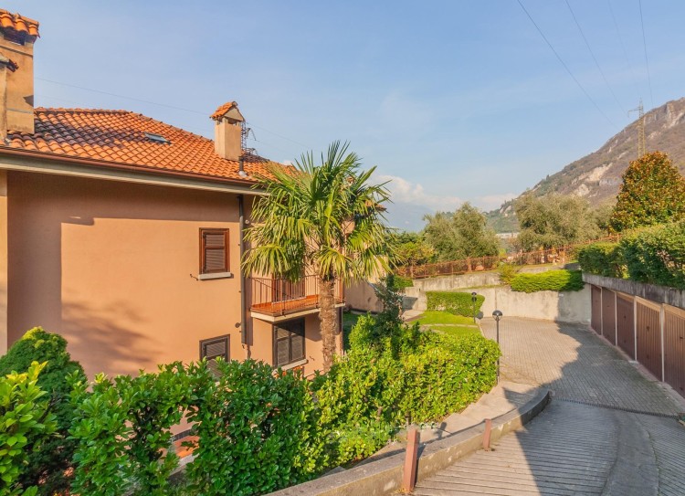 Elegantní apartmán u jezera Lago di Como na prodej, Pina