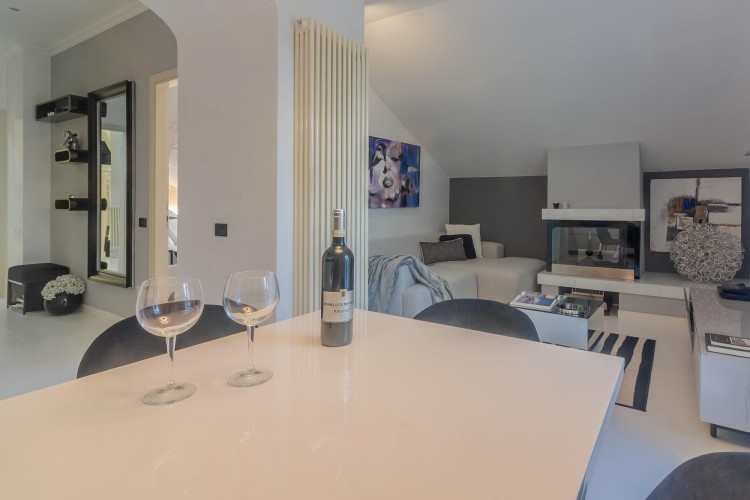 Elegantní apartmán u jezera Lago di Como na prodej, Pina