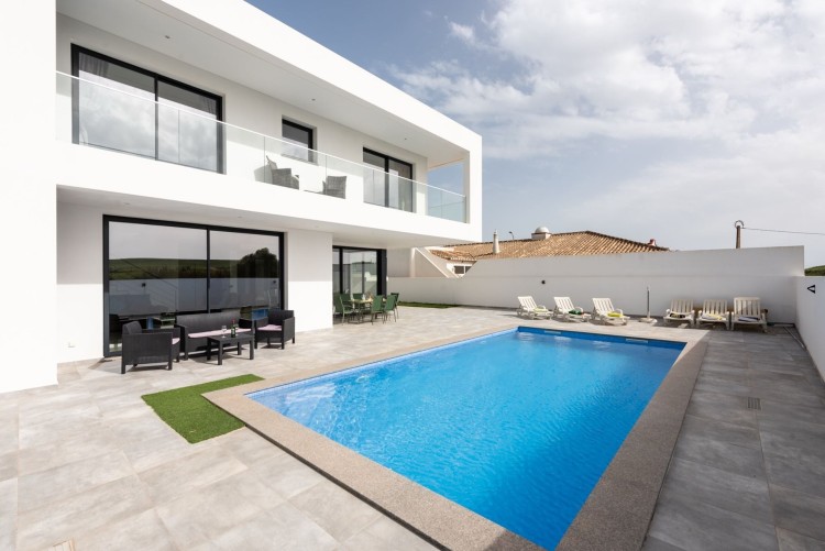 Moderní vila s bazénem na prodej ve Vila do Bispo, Algarve