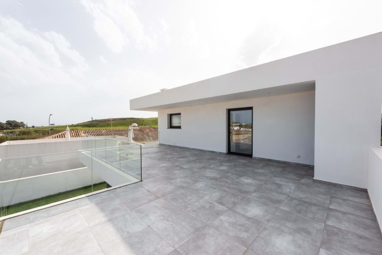 Moderní vila s bazénem na prodej ve Vila do Bispo, Algarve