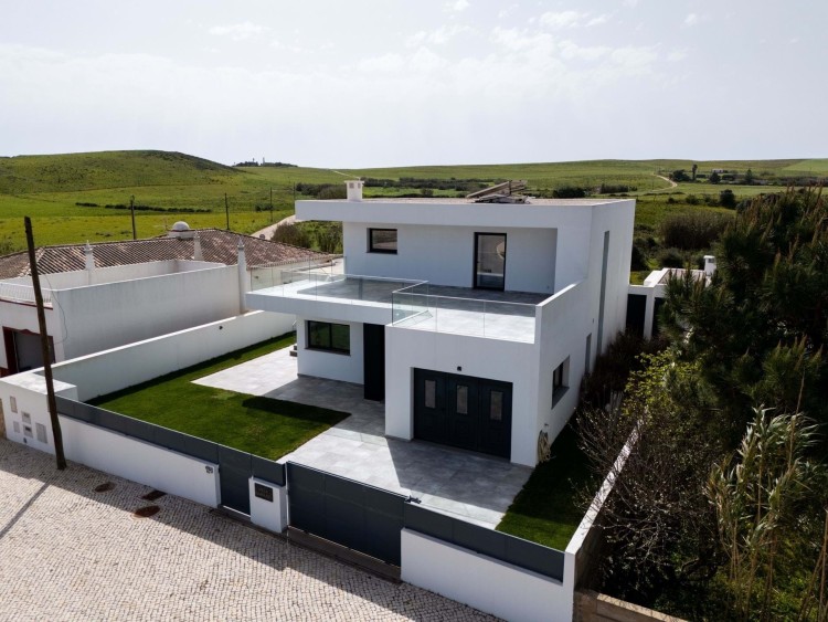 Moderní vila s bazénem na prodej ve Vila do Bispo, Algarve