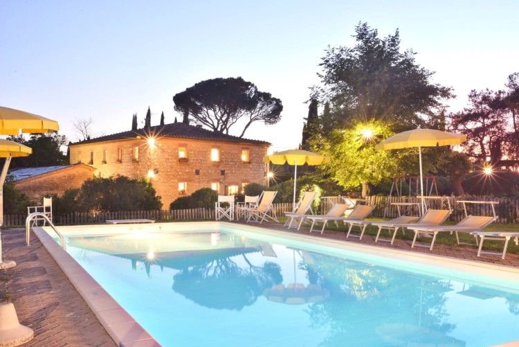 Krásná toskánská vila na prodej nedaleko Sieny