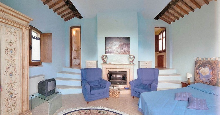 Krásná toskánská vila na prodej nedaleko Sieny