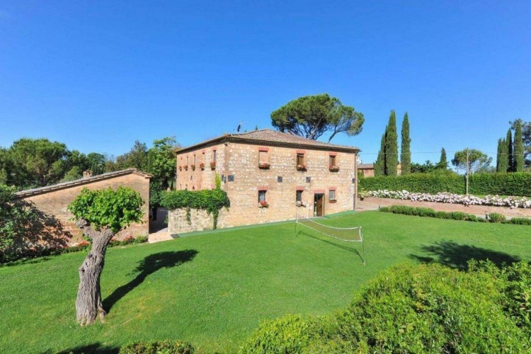 Krásná toskánská vila na prodej nedaleko Sieny