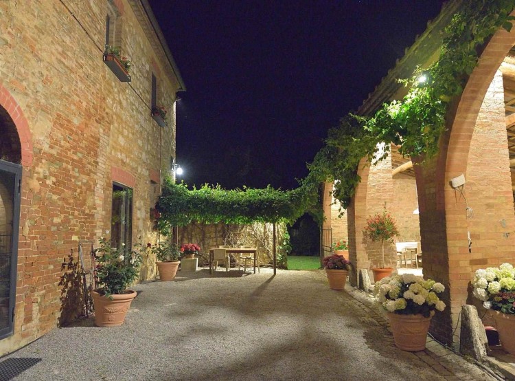 Krásná toskánská vila na prodej nedaleko Sieny