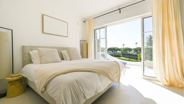 Krásná řadová vila u golfového hřiště na prodej, Vale do Lobo, Algarve