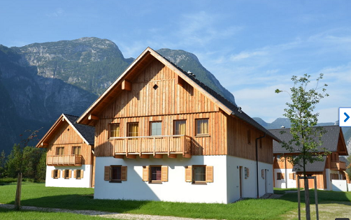 Nové chalety u jezera Hallstatt