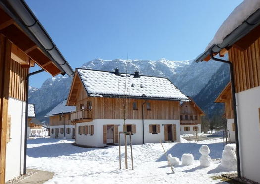 Nové chalety u jezera Hallstatt