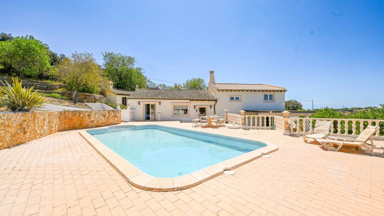 Krásná vila na venkově s bazénem na prodej, Cabanitas, Algarve