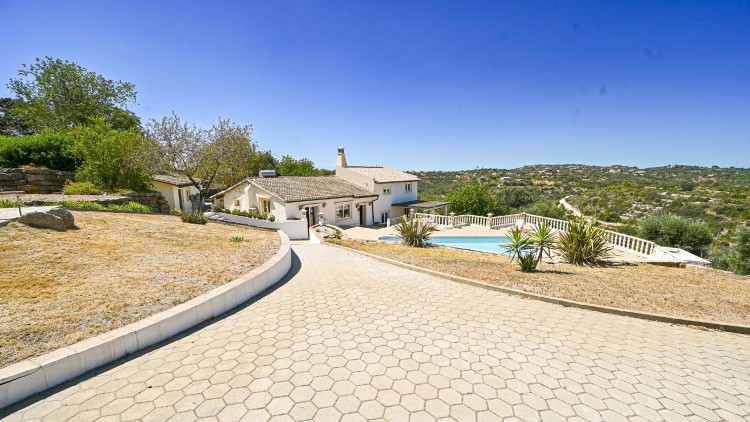 Krásná vila na venkově s bazénem na prodej, Cabanitas, Algarve
