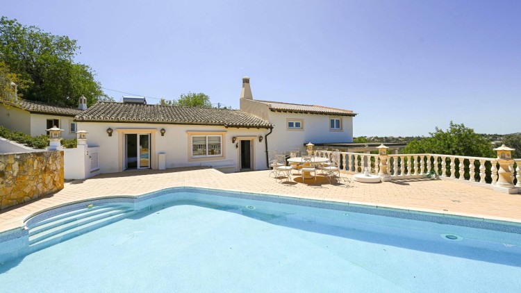 Krásná vila na venkově s bazénem na prodej, Cabanitas, Algarve