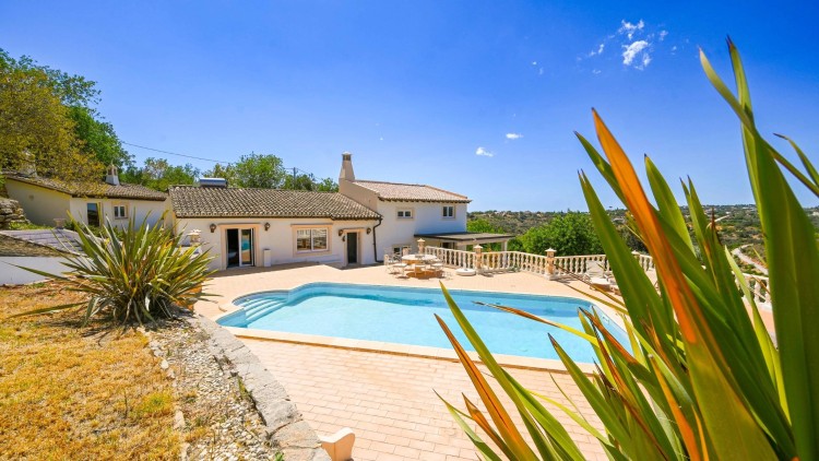 Krásná vila na venkově s bazénem na prodej, Cabanitas, Algarve