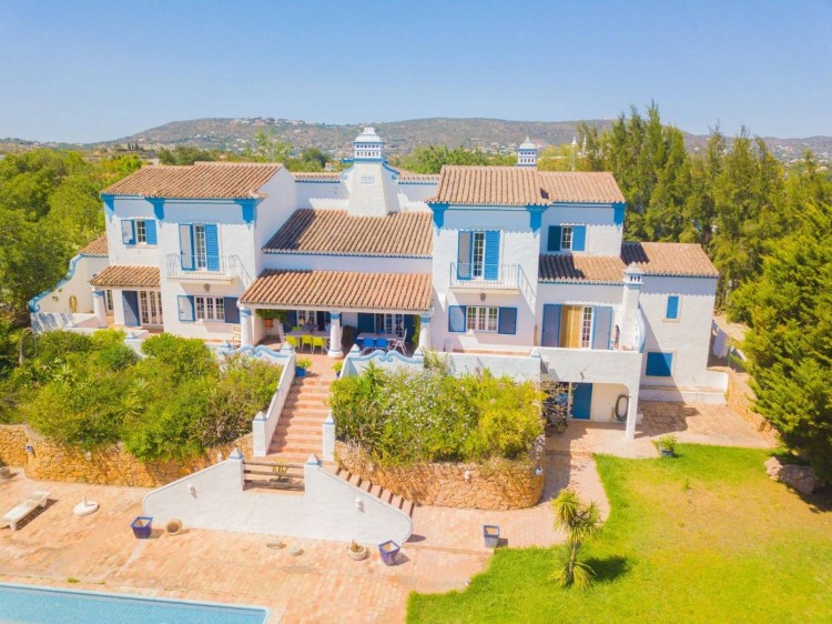 Typická algarvská vila s bazénem na prodej, São Lorenço, Algarve