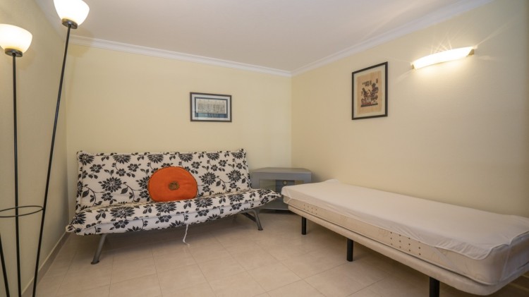 Elegantní řadová vila s bazénem v soukromém kondominiu na prodej, Vilamoura, Algarve