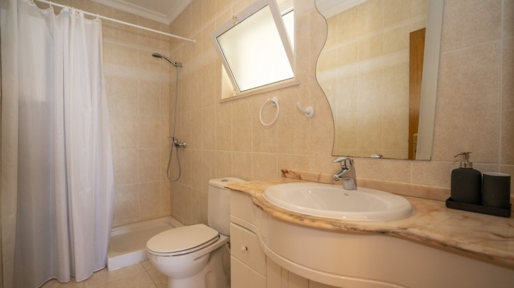 Elegantní řadová vila s bazénem v soukromém kondominiu na prodej, Vilamoura, Algarve